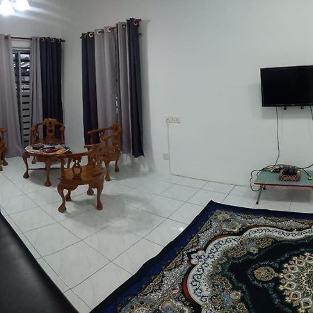 Homestay D'Mama Ifor Muslimi タンジュン・マリム エクステリア 写真