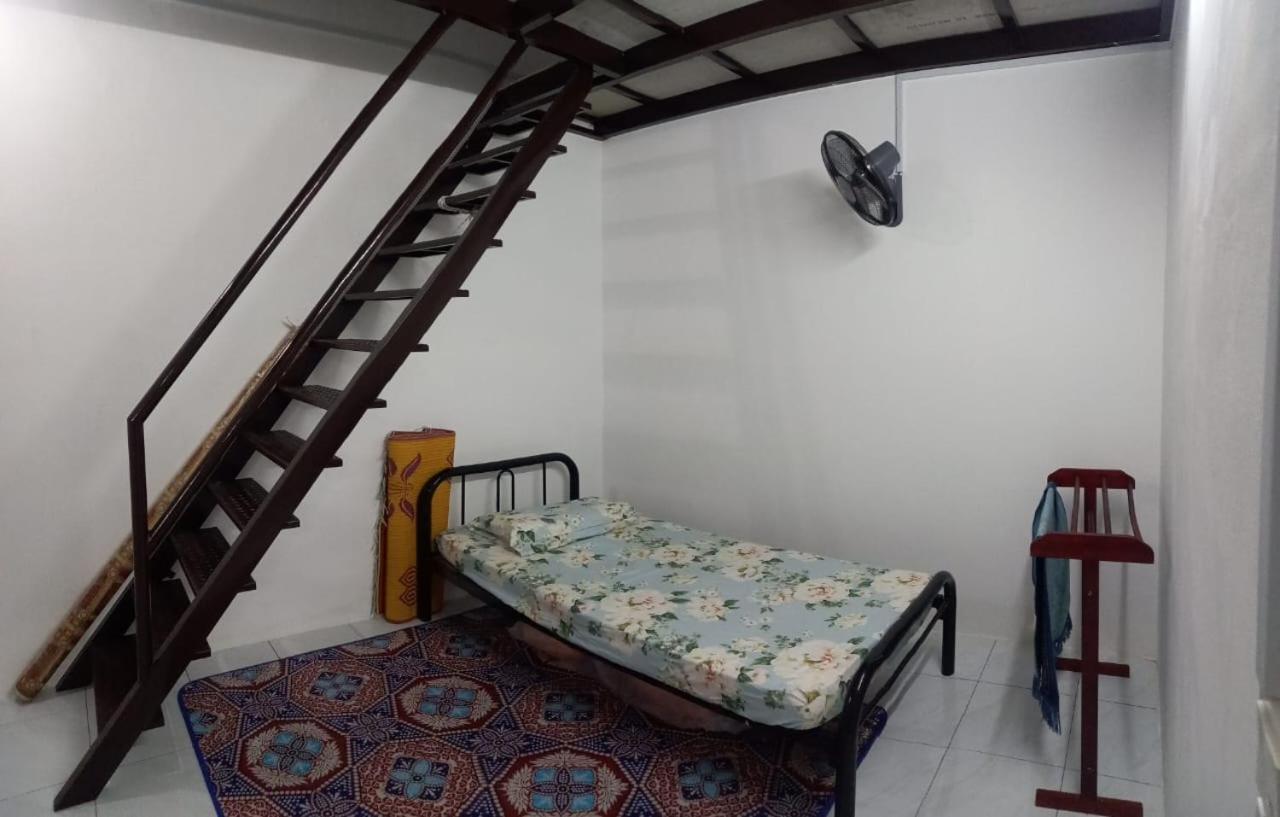 Homestay D'Mama Ifor Muslimi タンジュン・マリム エクステリア 写真