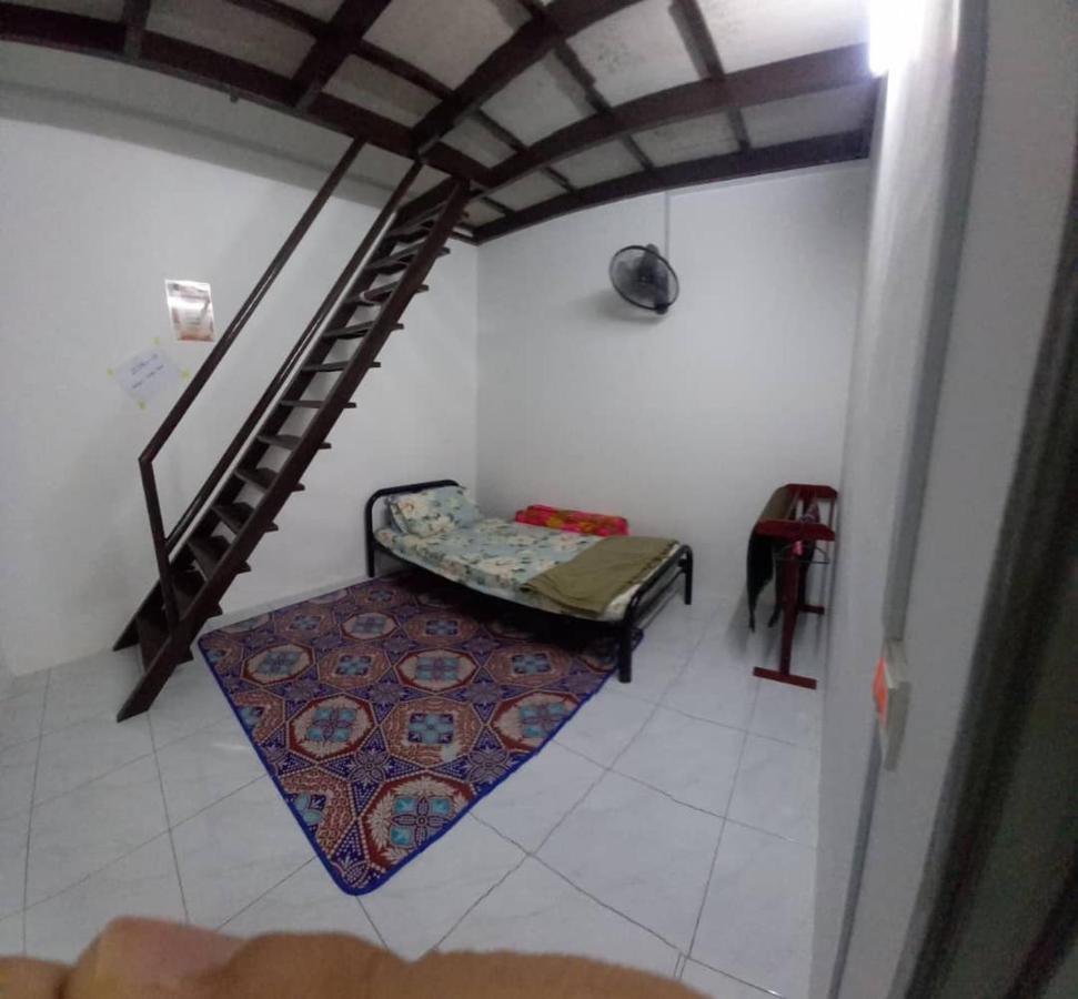 Homestay D'Mama Ifor Muslimi タンジュン・マリム エクステリア 写真